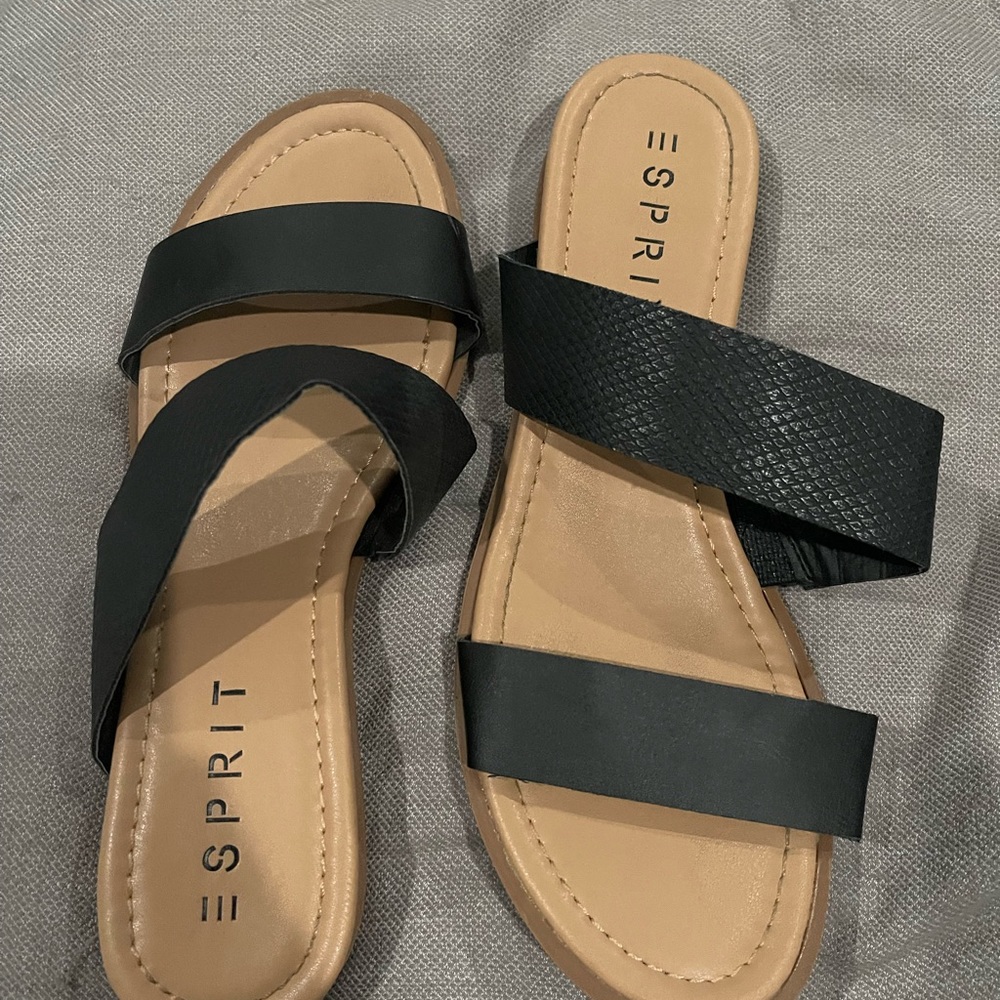Like new black strap Sandals